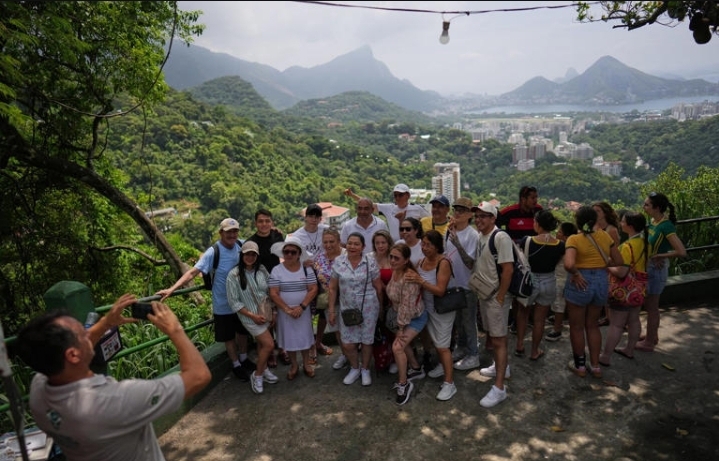 ব্রাজিলের ফাভেলা: দারিদ্র্যের ছায়া থেকে পর্যটনের নতুন আলোকবর্তিকা