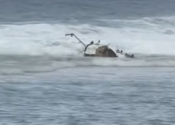 কাওয়াই দ্বীপের প্রত্যন্ত সৈকতে পর্যটকবাহী হেলিকপ্টার বিধ্বস্ত, নিহত ৩