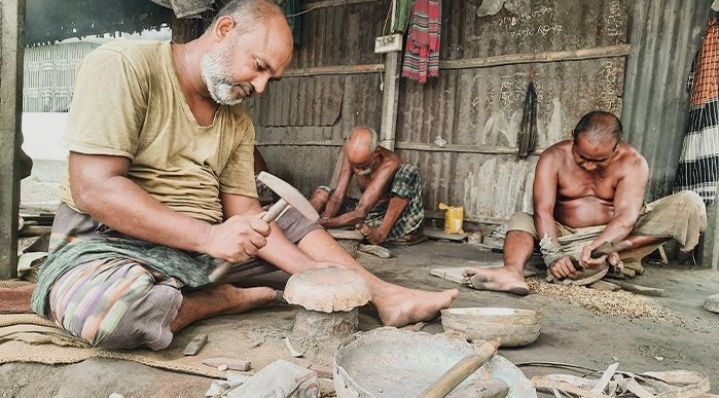 জামালপুরের কাঁসা শিল্প: বিলুপ্তির দ্বারপ্রান্ত থেকে পর্যটনের নতুন আলোয় উজ্জ্বল হওয়ার সম্ভাবনা