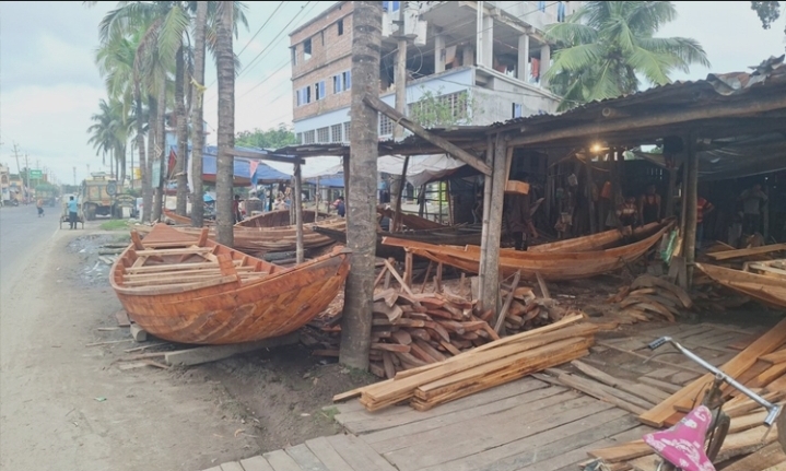নদীমাতৃক বাংলাদেশে ঐতিহ্যবাহী নৌকা শিল্পের বিলুপ্তি: রিভারাইজ পর্যটন কেন গড়ে উঠছে না, উত্তরণের পথ কী?
