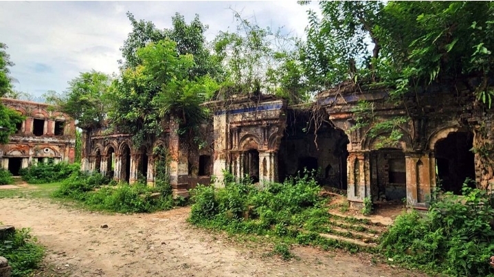 ফেনীর প্রতাপপুর জমিদারবাড়ি: ঐতিহ্যের মূল্যবান নিদর্শন থেকে পর্যটনের অপেক্ষমাণ স্বর্ণখনি