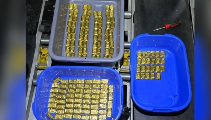 ঢাকা বিমানবন্দরে বিমান বাংলাদেশ এয়ারলাইন্সের ফ্লাইট থেকে ১৮ কেজি সোনা উদ্ধার