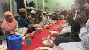 এতিমখানায় ইফতারের পূর্ব মুহূর্ত 