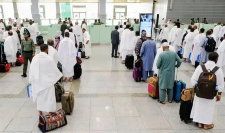 ইরান-ইসরায়েল সংঘাতে আকাশসীমা বন্ধ: মক্কা-মদিনায় আটকা হাজারো বাংলাদেশি ওমরাহ যাত্রী, চরম দুর্ভোগ