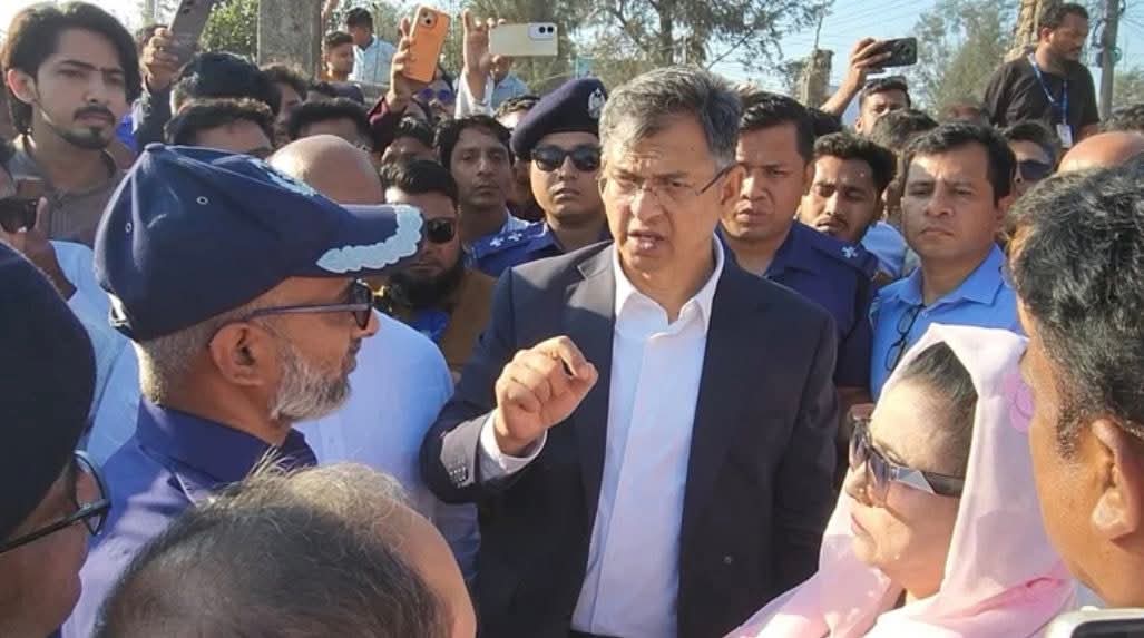 কক্সবাজার সমুদ্রসৈকত অবৈধ স্থাপনামুক্ত হচ্ছে: পর্যটকরা কবে পাবেন পরিচ্ছন্ন ও সুন্দর সৈকত?