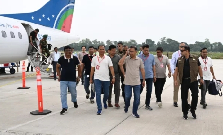 প্রধানমন্ত্রী তারেক রহমান যশোরে প্রথমবারের মতো সরকারি সফরে পৌঁছেছেন