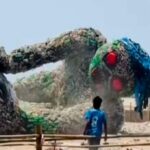 সুগন্ধা পয়েন্ট থেকে সরানো হলো প্লাস্টিকের প্রতীকী ‘বর্জ্যদানব’