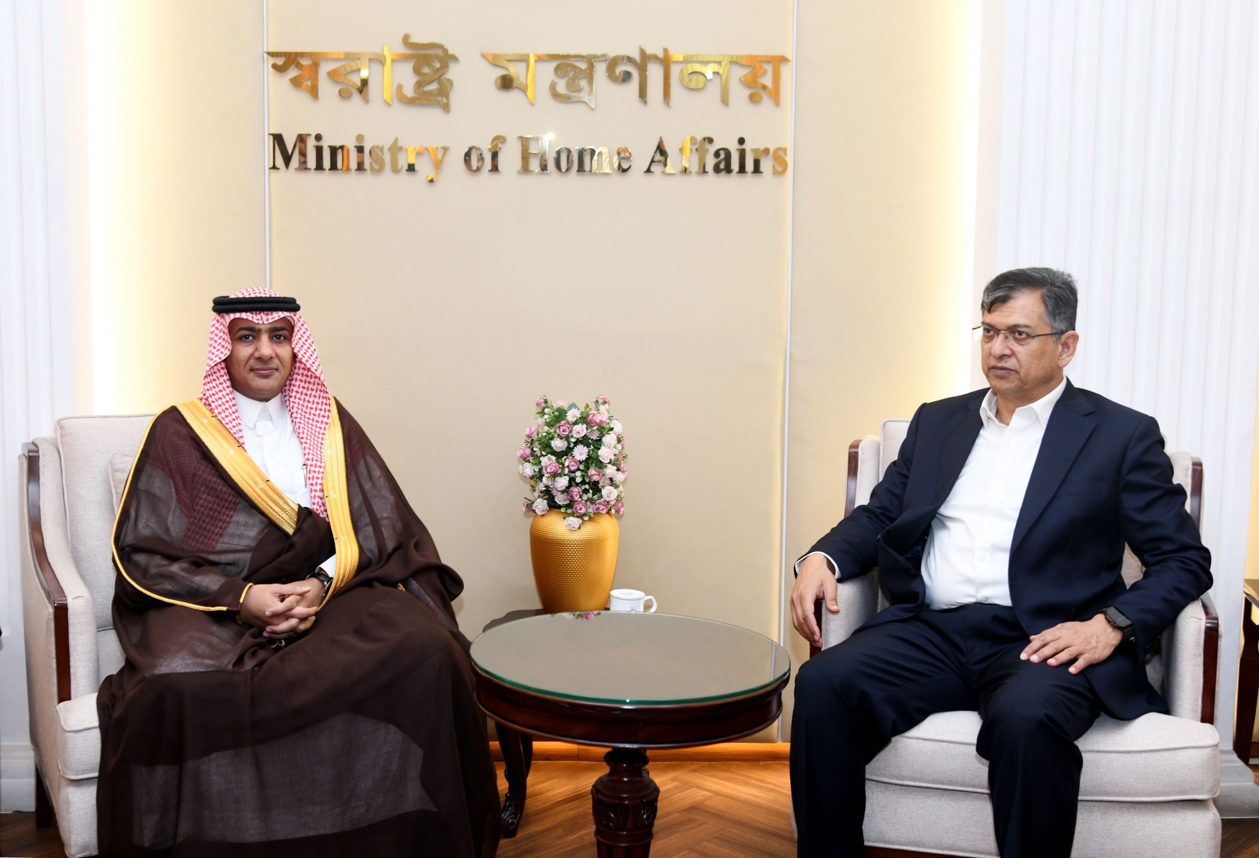 স্বরাষ্ট্রমন্ত্রীর সঙ্গে সৌদি রাষ্ট্রদূতের সাক্ষাৎ