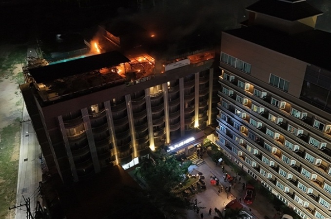 পাতায়ার এজে প্লাস হোটেলে আগুন, ছাদ থেকে সপ্তম তলায় ছড়ালো ভয়াবহতা, আহত ৪